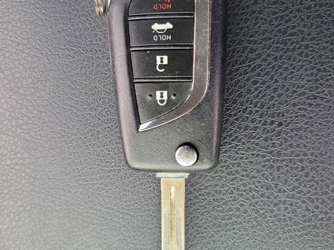 Used 2018 Toyota Camry LE image 33