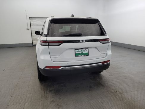 Used 2023 Jeep Grand Cherokee Laredo AWD/4WD image 6