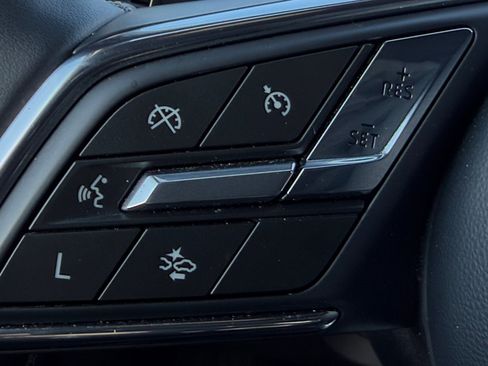 Used 2025 Buick Enclave Preferred FWD image 33