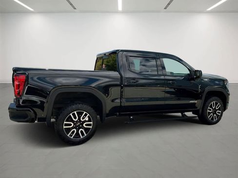 Used 2023 GMC Sierra 1500 AT4 w/ Technology Package AWD/4WD image 4