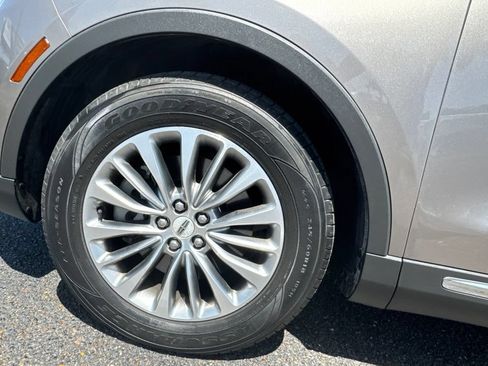 Used 2018 Lincoln MKX Select w/ Select Plus Package FWD image 11