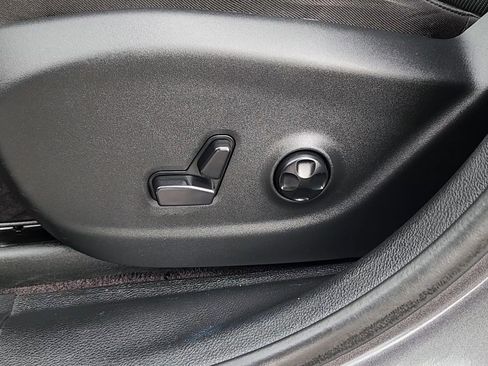 Used 2019 Jeep Cherokee Limited image 8