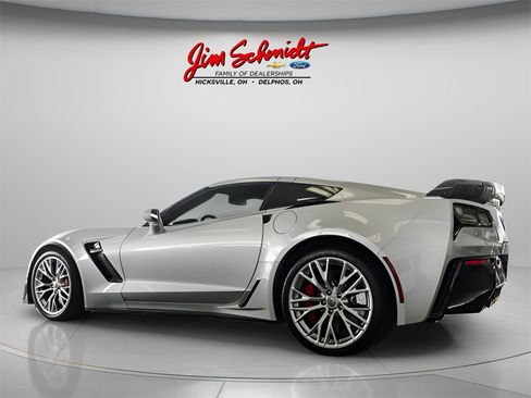 Used 2015 Chevrolet Corvette Z06 w/ 3LZ Preferred Equipment Group image 4