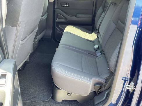 Used 2022 Nissan Frontier SV AWD/4WD image 5