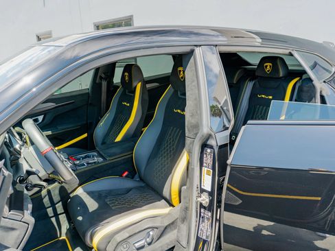 Used 2024 Lamborghini Urus Performante AWD/4WD image 11