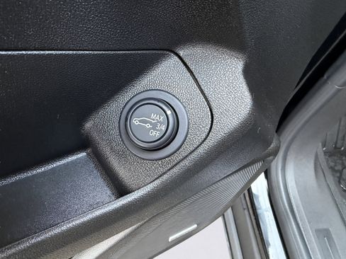 Used 2024 GMC Terrain SLT w/ Infotainment Package II image 34