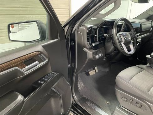 Used 2024 GMC Sierra 1500 Elevation w/ LPO, Elevation Black Package AWD/4WD image 10