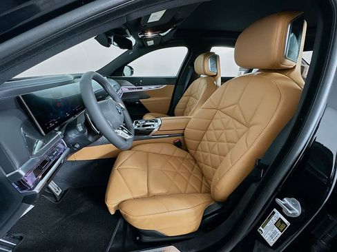 Used 2025 BMW 740i w/ Premium Package RWD image 16