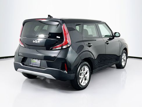 Used 2025 Kia Soul LX w/ LX Technology Package FWD image 9