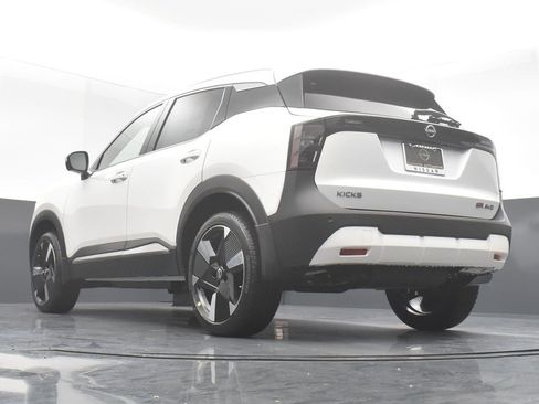 Certified 2025 Nissan Kicks SR image 25