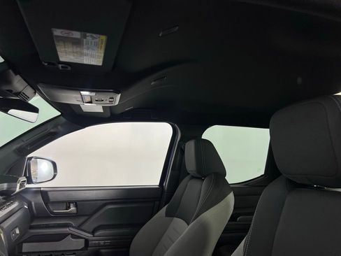 Used 2025 Toyota Tacoma TRD Off-Road image 23