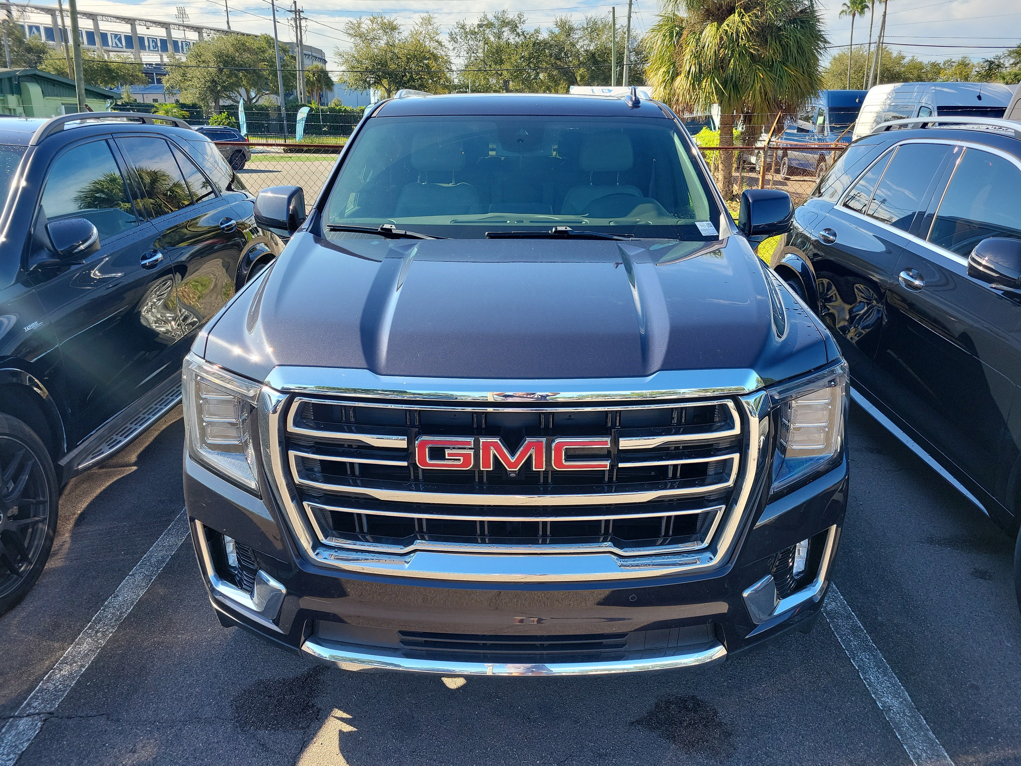 Used 2023 GMC Yukon XL SLT w/ SLT Premium Package RWD image 3