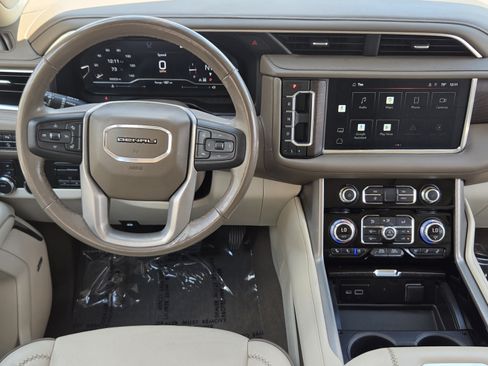 Used 2022 GMC Yukon Denali w/ Denali Premium Package AWD/4WD image 21