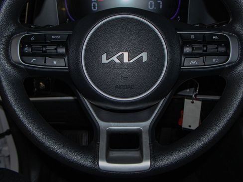 Used 2025 Kia Sportage LX image 11