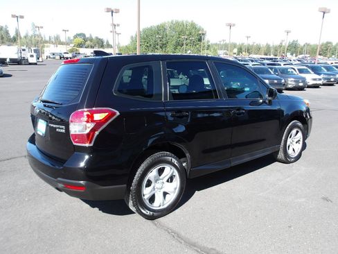 Used 2016 Subaru Forester 2.5i AWD/4WD image 5