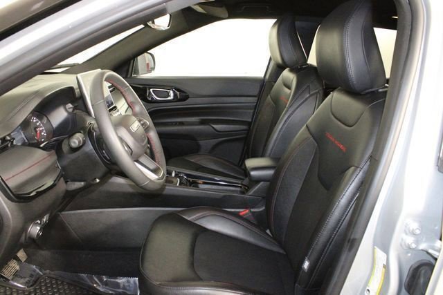 Used 2024 Jeep Compass Trailhawk AWD/4WD image 13