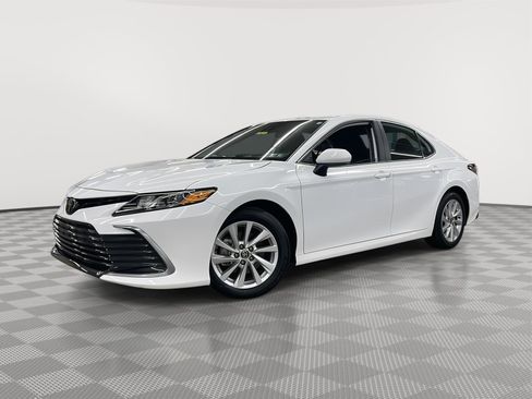 Used 2024 Toyota Camry LE image 3