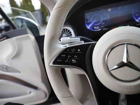 Used 2022 Mercedes-Benz EQS 580 4MATIC Sedan image 23