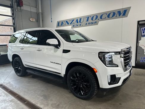 Used 2024 GMC Yukon SLT w/ SLT Luxury Package AWD/4WD image 2