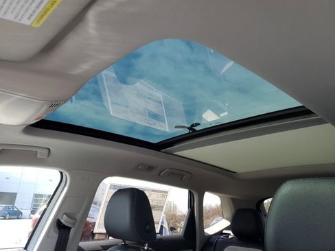 New 2025 Volkswagen Taos SEL image 25