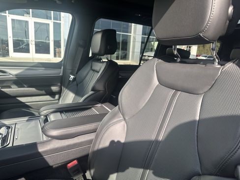 New 2026 Jeep Grand Wagoneer 4WD w/ Premium Group I image 18