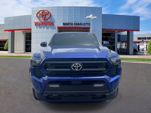 Used 2025 Toyota Tacoma SR5 AWD/4WD image 3