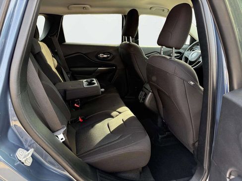 Used 2020 Jeep Cherokee Latitude FWD image 14