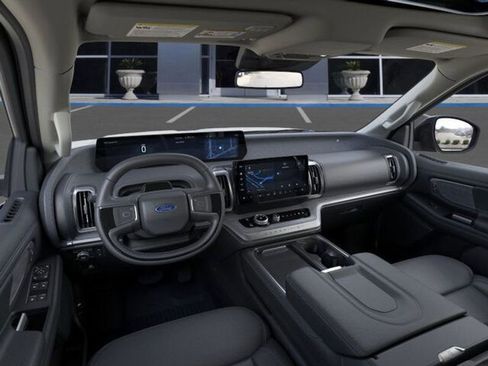 New 2025 Ford Expedition Platinum w/ Driver's Package image 11