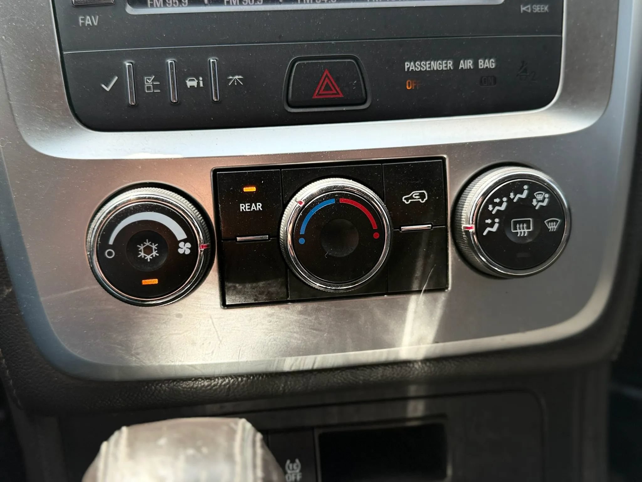 Used 2015 GMC Acadia SLE FWD image 29