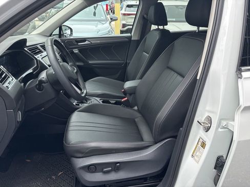 Certified 2023 Volkswagen Tiguan SE image 3