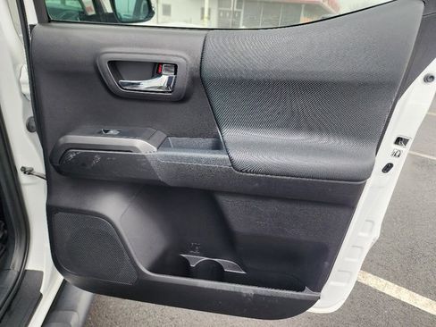 Used 2020 Toyota Tacoma TRD Sport w/ Technology Package image 16