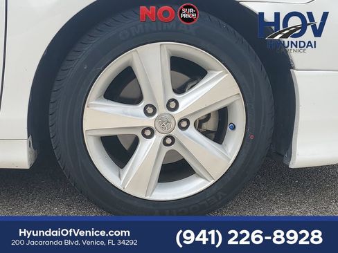 Used 2010 Toyota Camry SE FWD image 9