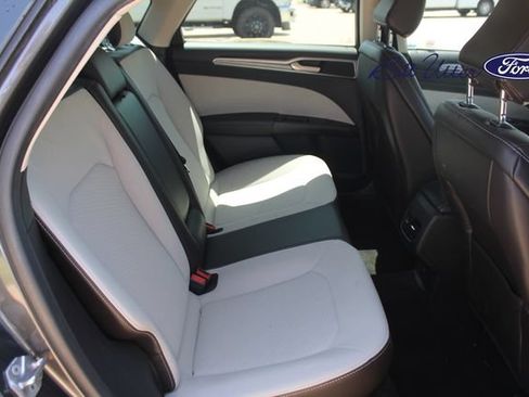 Used 2020 Ford Fusion SE w/ Equipment Group 151A FWD image 11