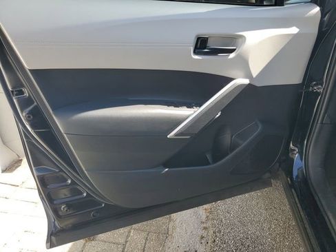 Used 2022 Toyota Corolla Cross L image 24