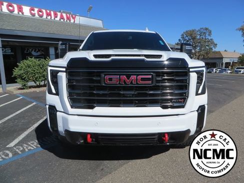 Used 2025 GMC Sierra 2500 AT4 AWD/4WD image 8