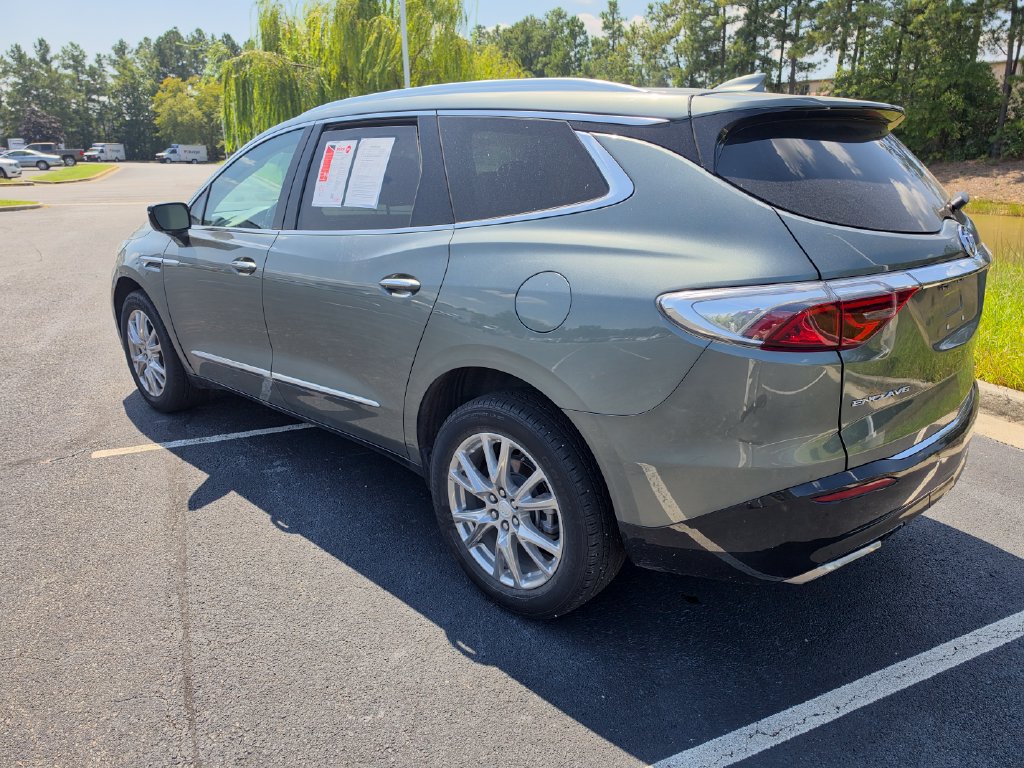 Used 2023 Buick Enclave Essence w/ Experience Buick Package FWD image 9