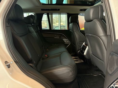 Used 2025 Land Rover Range Rover SE image 31