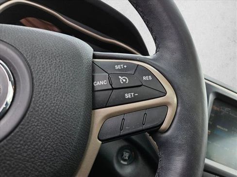 Used 2014 Jeep Cherokee Limited w/ Luxury Group image 12