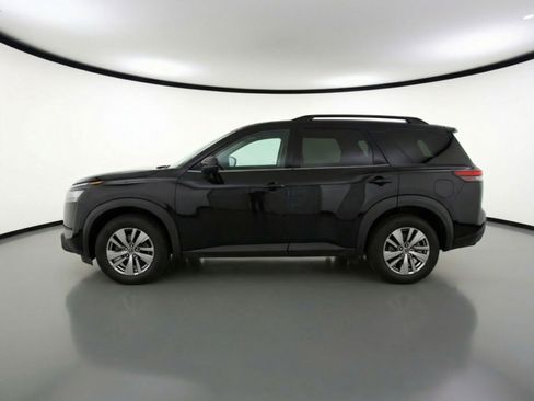Used 2025 Nissan Pathfinder SV image 5