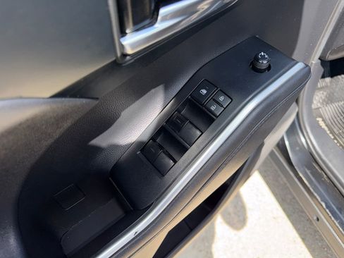 Used 2020 Toyota Highlander XLE image 23