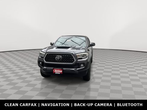 Used 2018 Toyota Tacoma TRD Sport AWD/4WD image 33