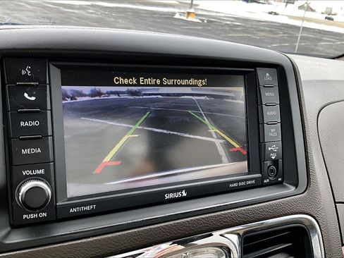 Used 2014 Chrysler Town & Country Touring image 21