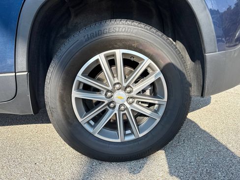 Used 2023 Chevrolet Traverse LT w/ LPO, Floor Liner Package FWD image 8