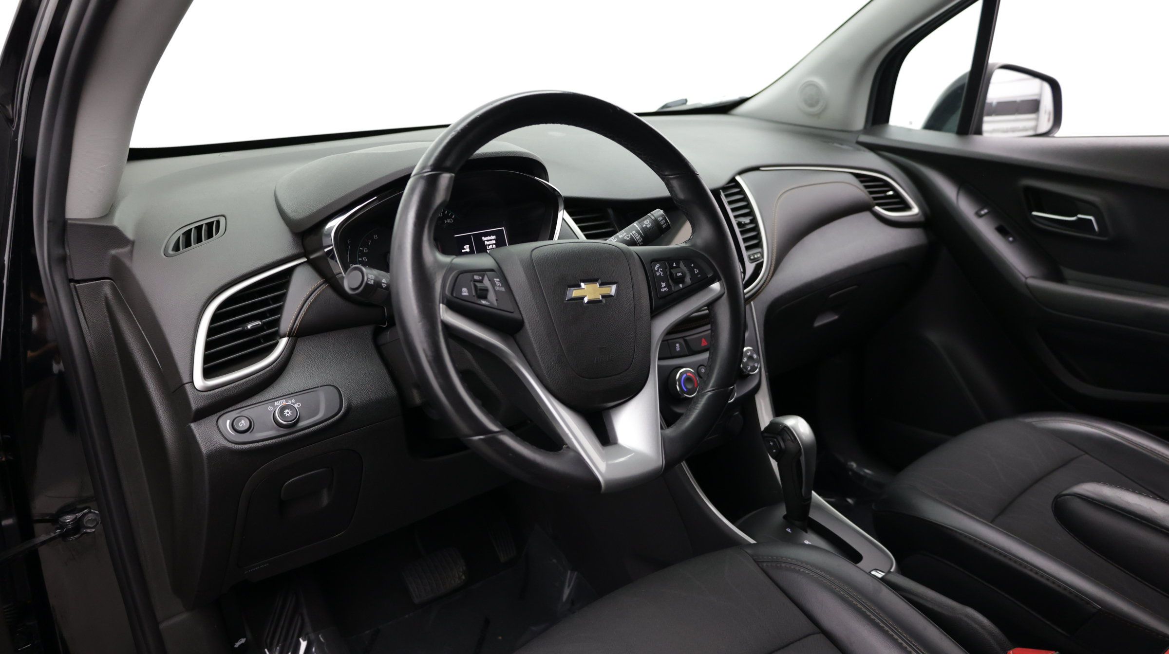Used 2018 Chevrolet Trax LT w/ LT Convenience Package FWD image 12