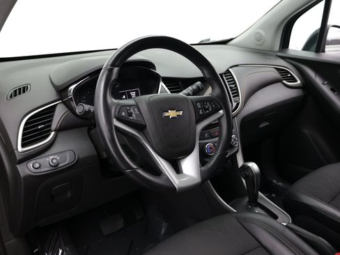 Used 2018 Chevrolet Trax LT w/ LT Convenience Package FWD image 12