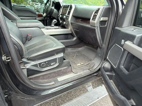 Used 2015 Ford F150 Platinum w/ Equipment Group 701A Luxury AWD/4WD image 20