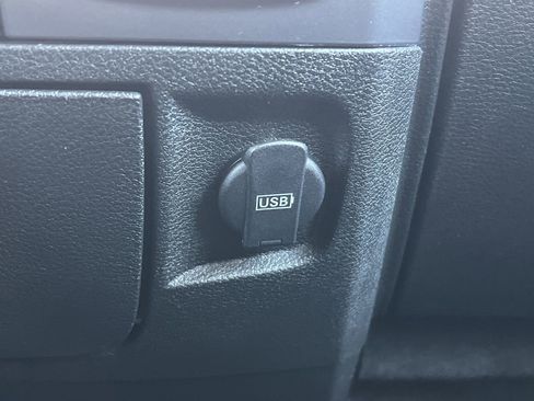 Used 2021 RAM 1500 Classic SLT image 9