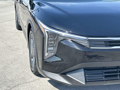 Used 2025 Kia K4 LXS image 11