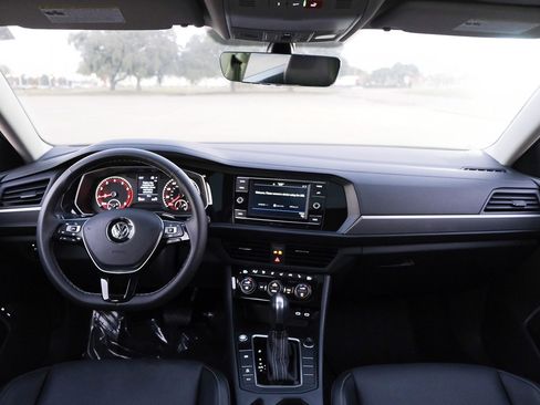 Used 2021 Volkswagen Jetta SE w/ SE Cold Weather Package image 28