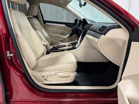 Used 2019 Volkswagen Passat 2.0T Wolfsburg w/ Wheels & Sunroof Package FWD image 9